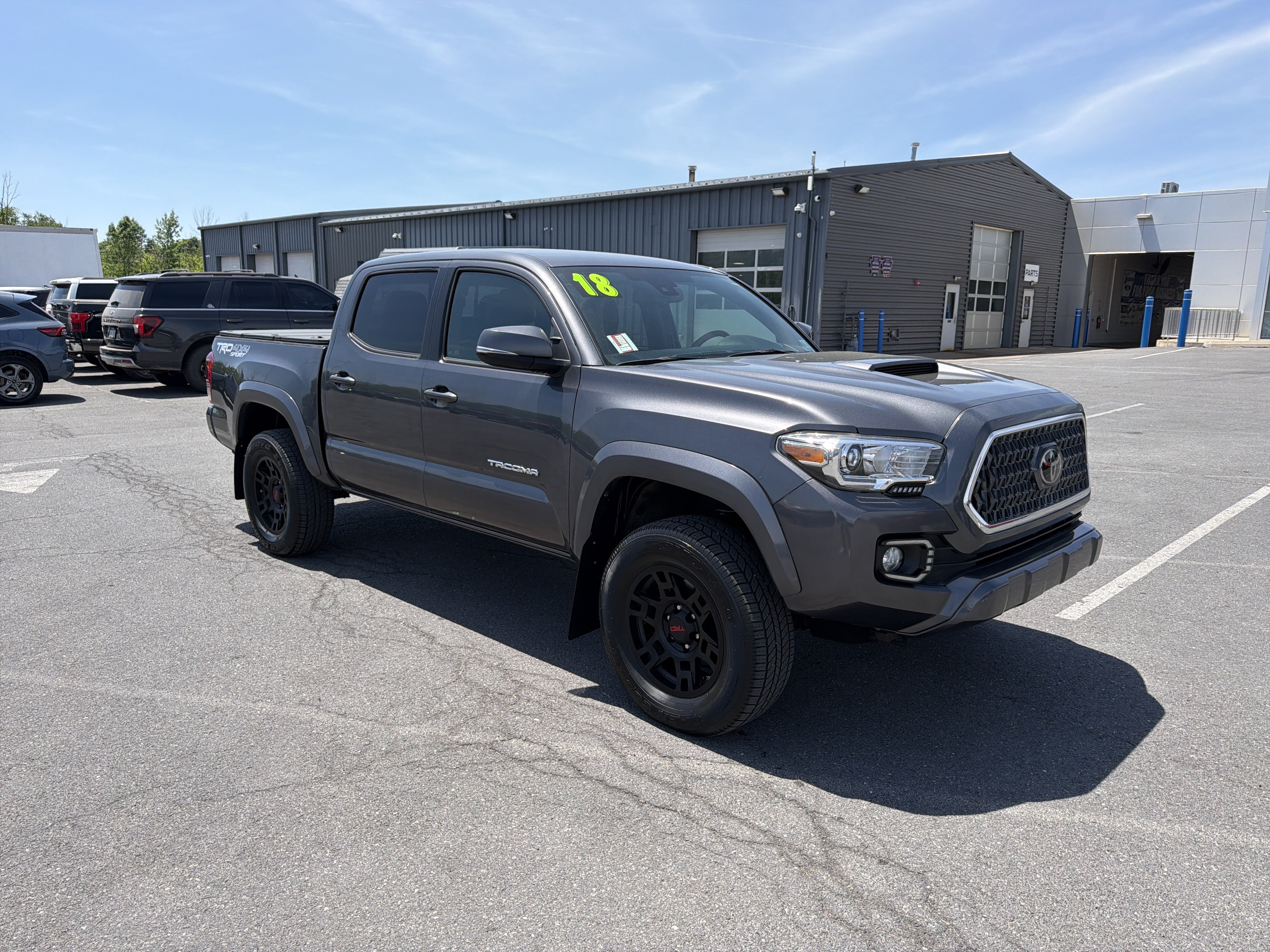 Used 2018 Toyota Tacoma TRD Sport AWD/4WD image 1