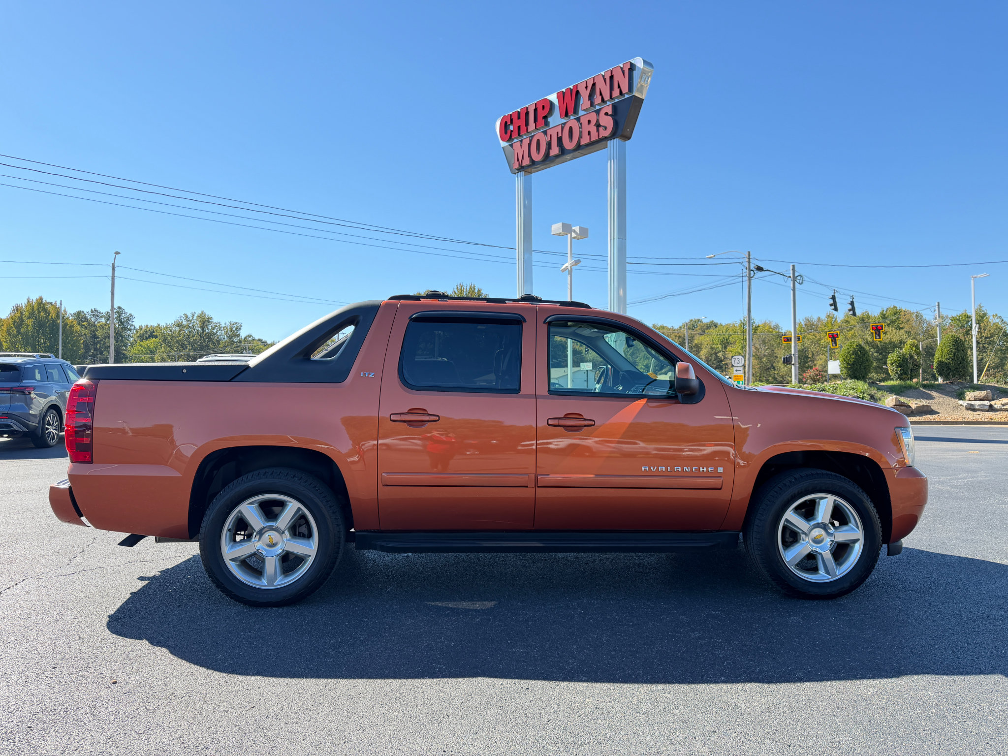 Used 2007 Chevrolet Avalanche LTZ w/ LTZ Preferred Equipment Group RWD image 8