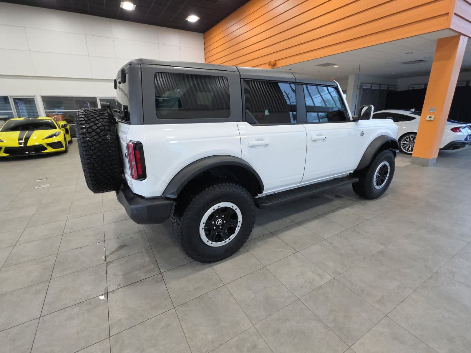Used 2024 Ford Bronco Outer Banks w/ Sasquatch Package AWD/4WD image 9