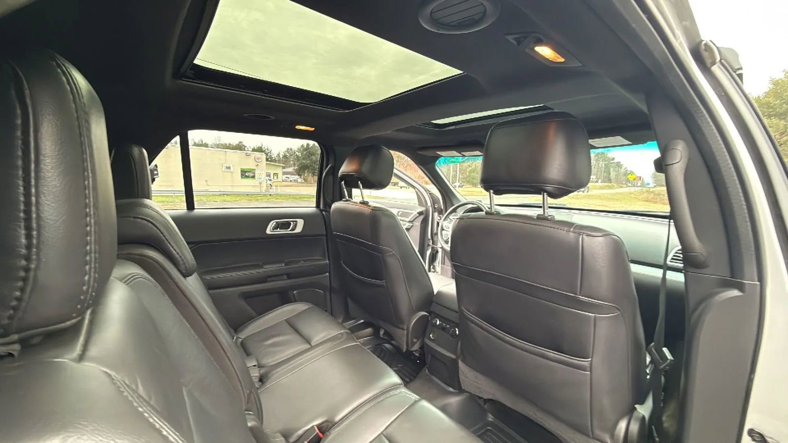 Used 2015 Ford Explorer XLT w/ Equipment Group 202A image 44