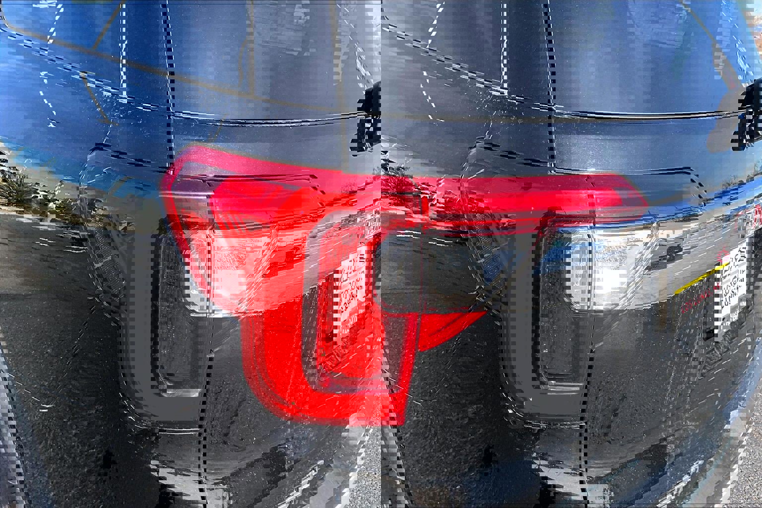 Used 2023 GMC Acadia SLT image 23