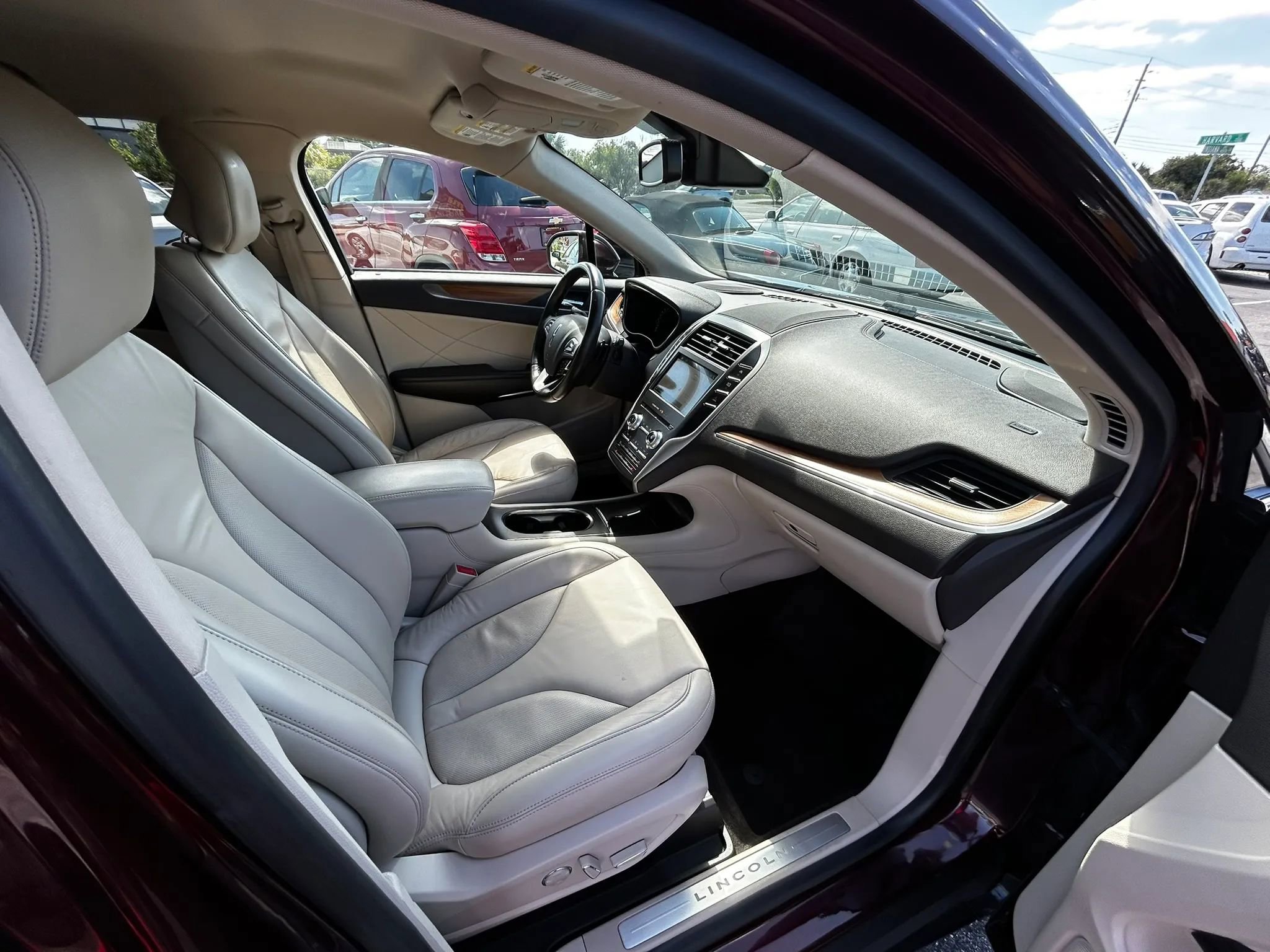 Used 2018 Lincoln MKC Select w/ Select Plus Package FWD image 24