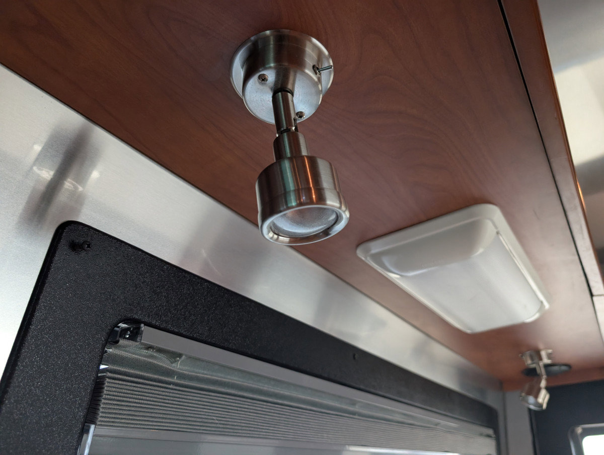 Used 2005 Dodge Sprinter 2500 w/ PWR Convenience Group image 29