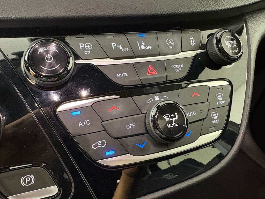 Used 2020 Chrysler Pacifica Touring-L Plus FWD image 35