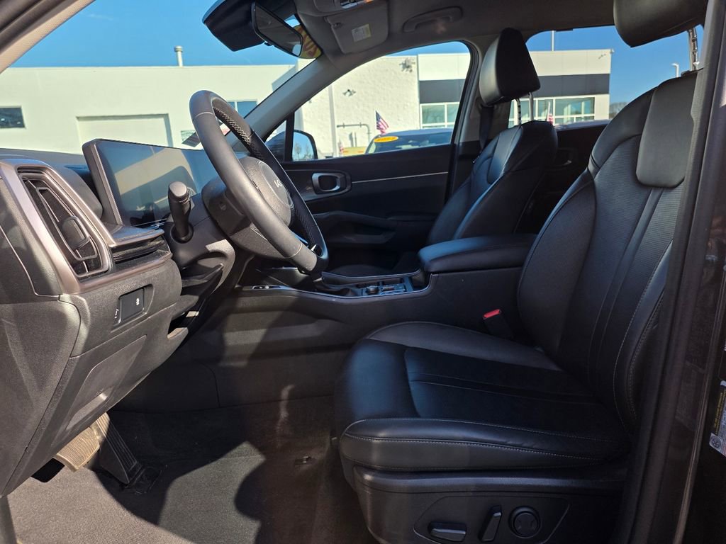 Used 2024 Kia Sorento S image 16