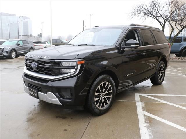 Used 2025 Ford Expedition Platinum image 2