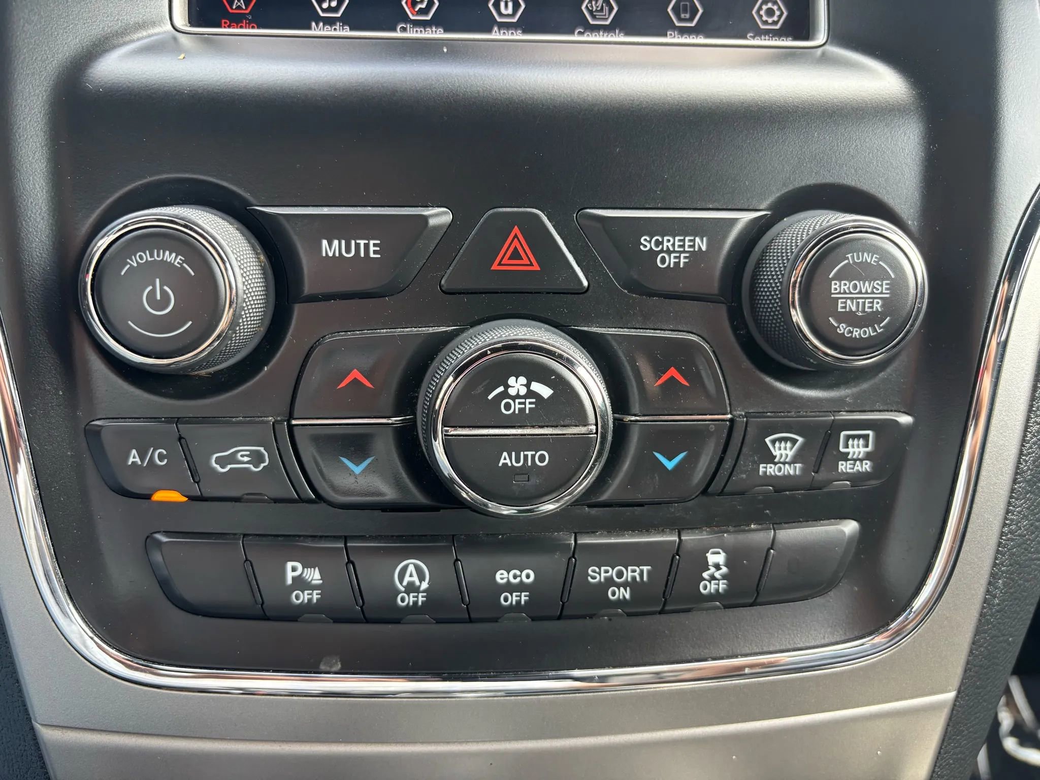 Used 2018 Jeep Grand Cherokee Limited image 12