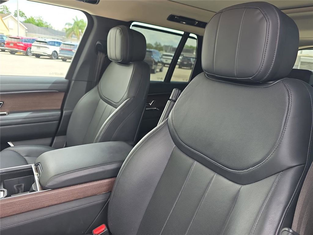 Used 2023 Land Rover Range Rover SE image 16