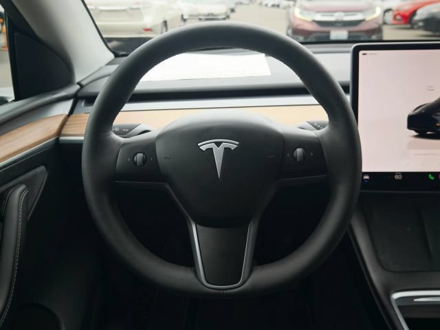 Used 2025 Tesla Model Y Long Range AWD/4WD image 28