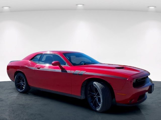 Used 2018 Dodge Challenger SXT w/ Blacktop Package RWD image 5