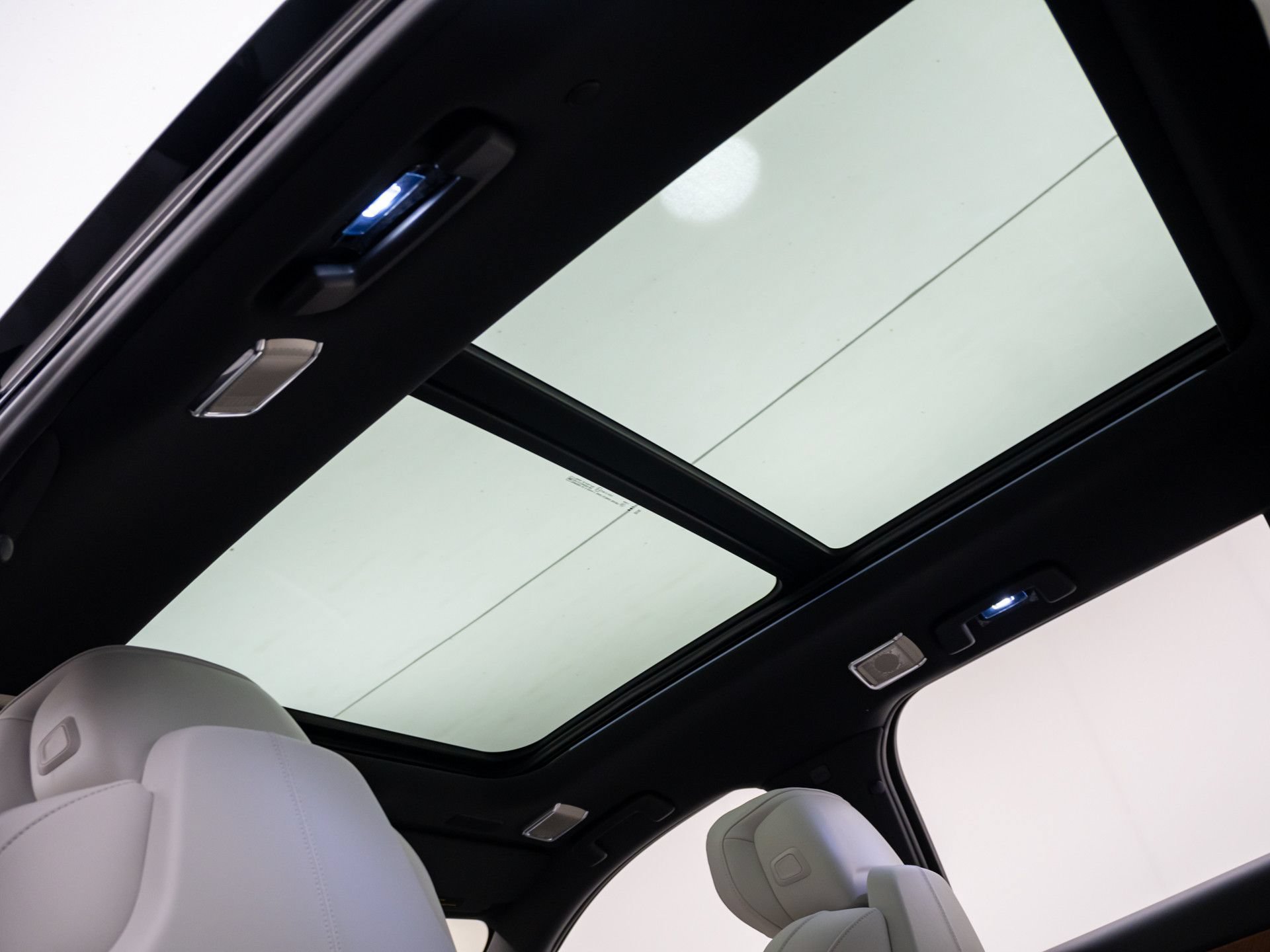 New 2027 Cadillac Vistiq Luxury w/ LPO, Floor Liner Package AWD/4WD image 16