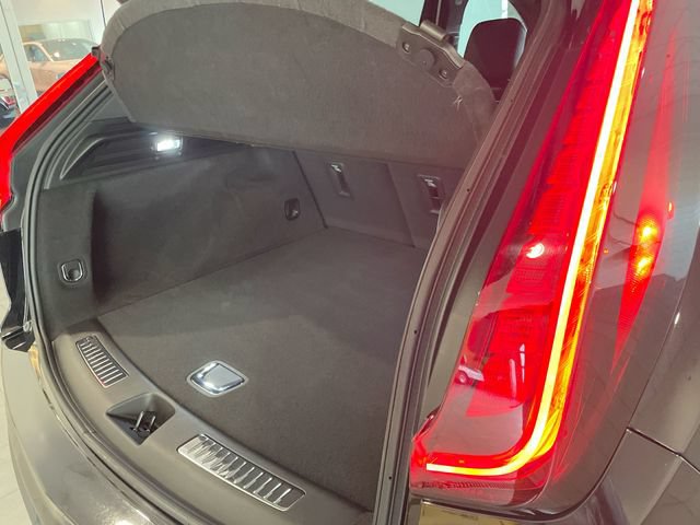 Used 2024 Cadillac XT4 Premium Luxury w/ Technology Package FWD image 15