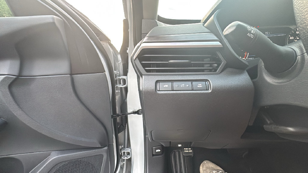 Used 2025 Nissan Altima 2.5 SV FWD image 13