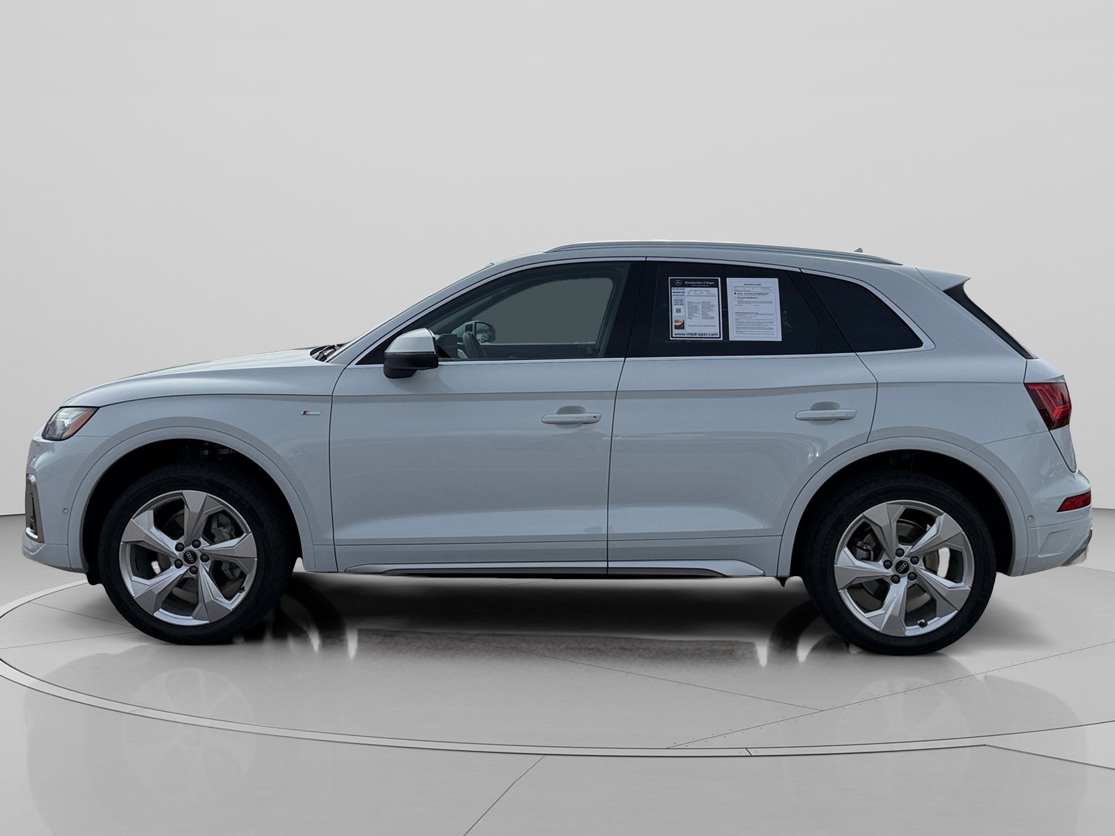 Used 2023 Audi Q5 2.0T Prestige w/ Prestige Package image 2