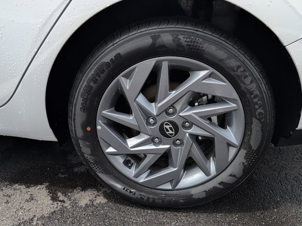 Used 2025 Hyundai Elantra Hybrid FWD image 26