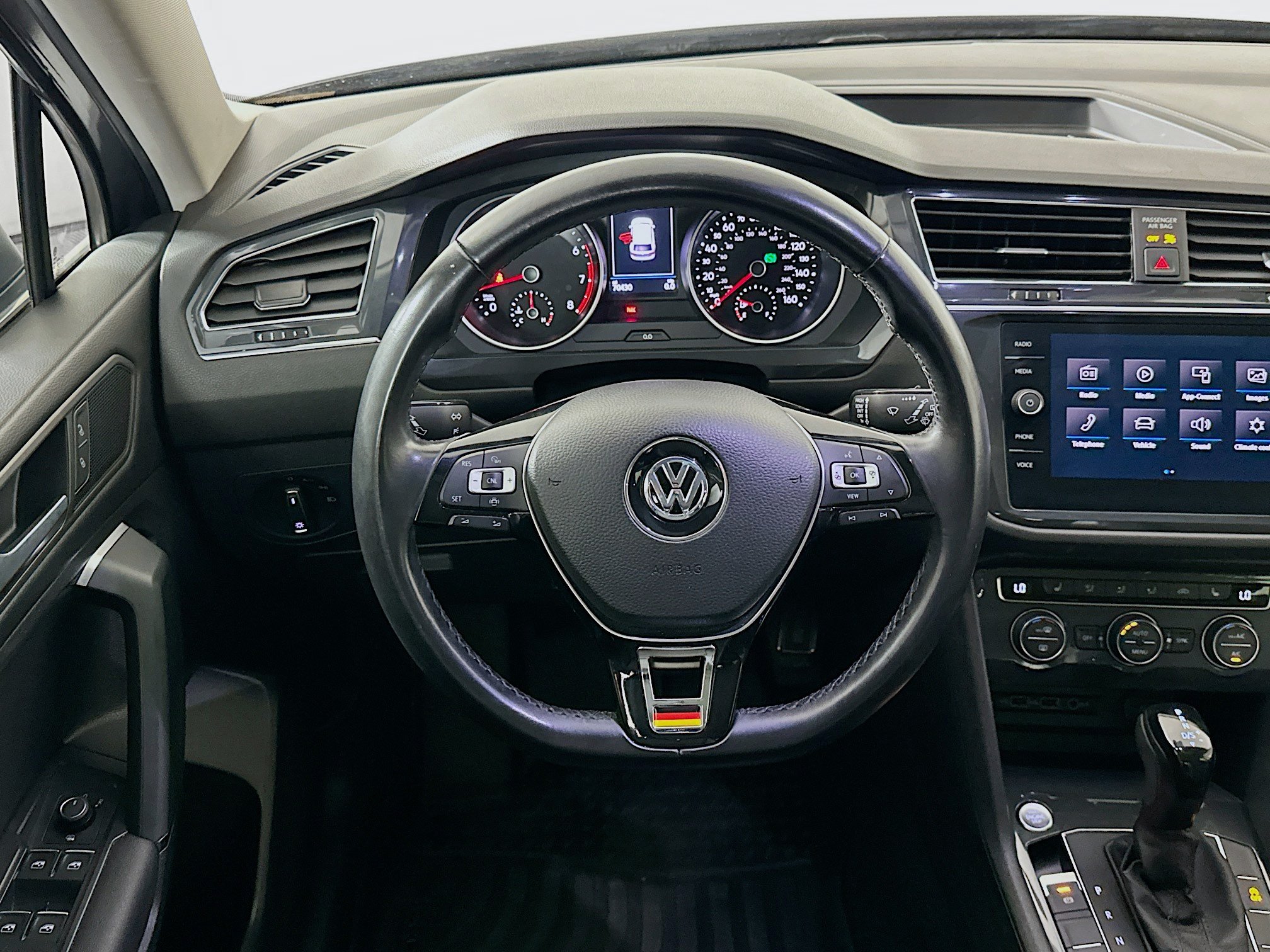 Used 2019 Volkswagen Tiguan SE w/ Panoramic Sunroof Package FWD image 18