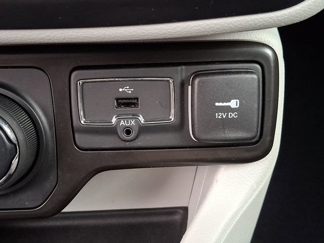 Used 2020 Jeep Renegade Limited w/ Safety and Security Group AWD/4WD image 36