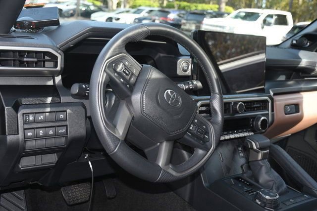 Used 2025 Toyota 4Runner Limited AWD/4WD image 4