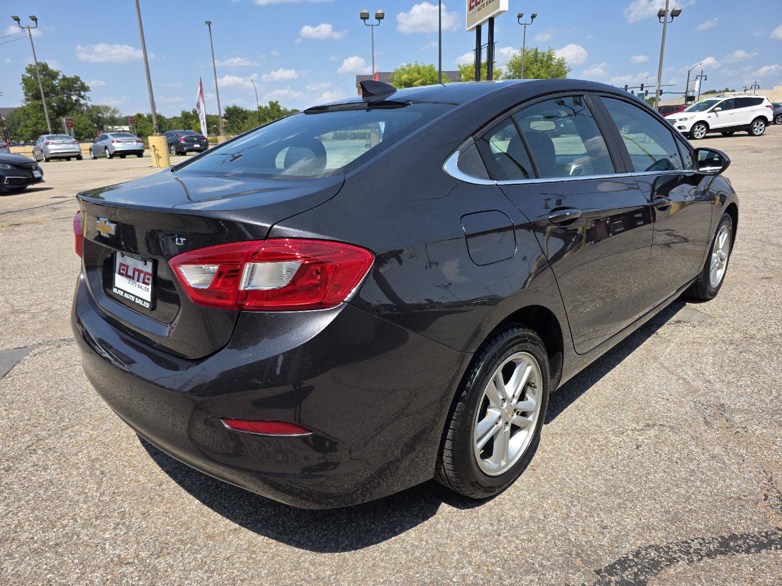Used 2017 Chevrolet Cruze LT w/ Convenience Package FWD image 5