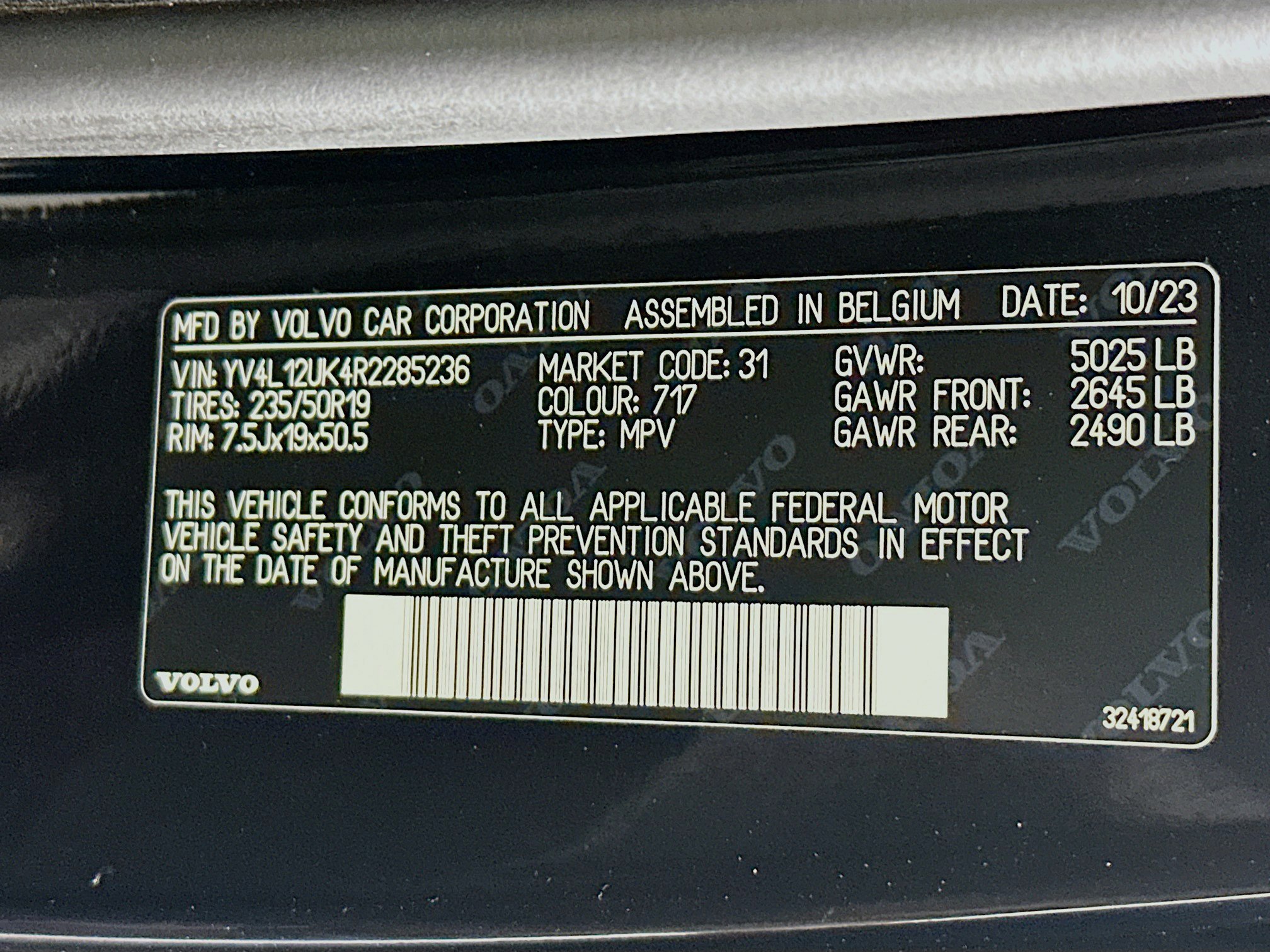 Used 2024 Volvo XC40 B5 Core image 12