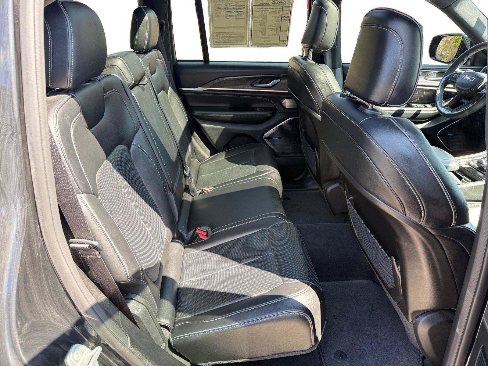 Used 2022 Jeep Grand Cherokee Overland AWD/4WD image 25