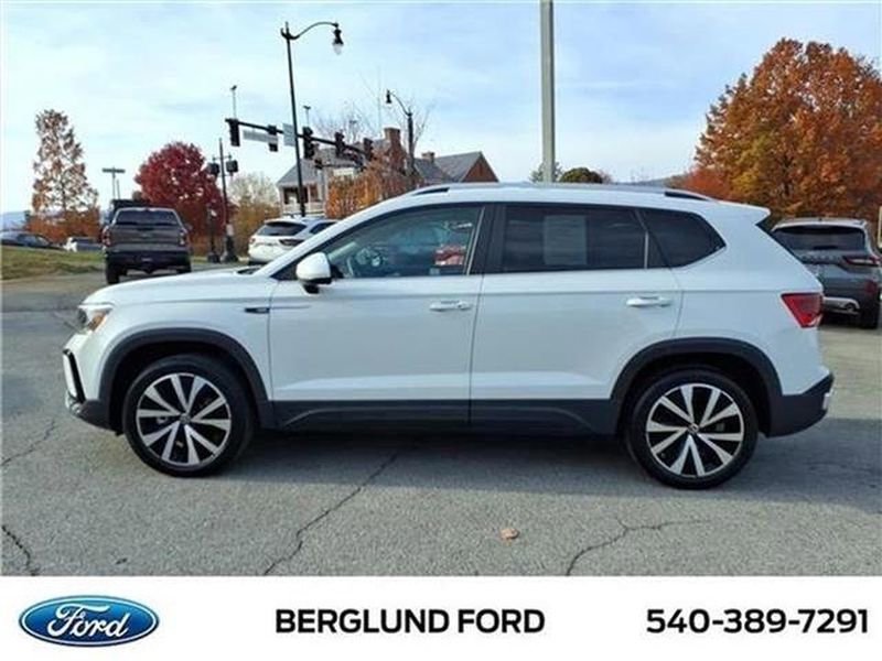 Used 2024 Volkswagen Taos SE image 44