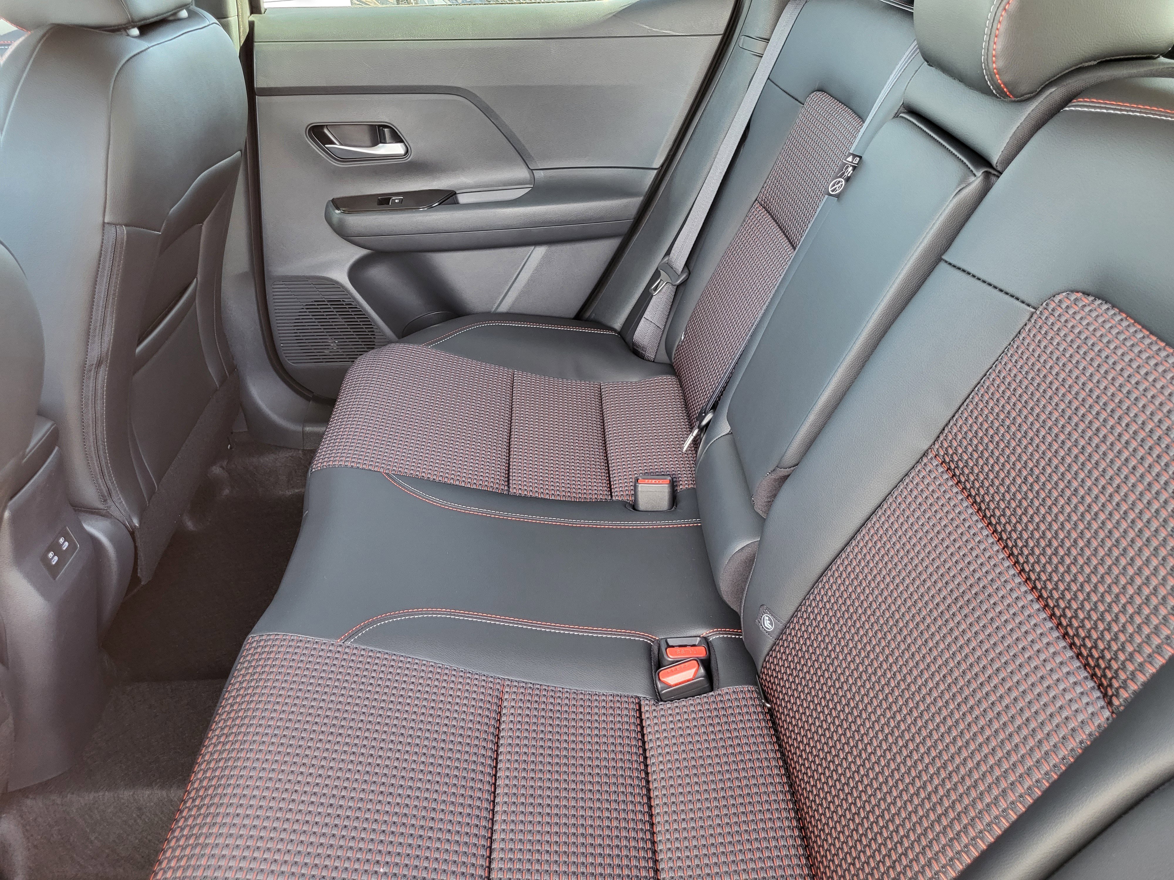 New 2026 Nissan Kicks SR w/ Cold Weather Package image 10