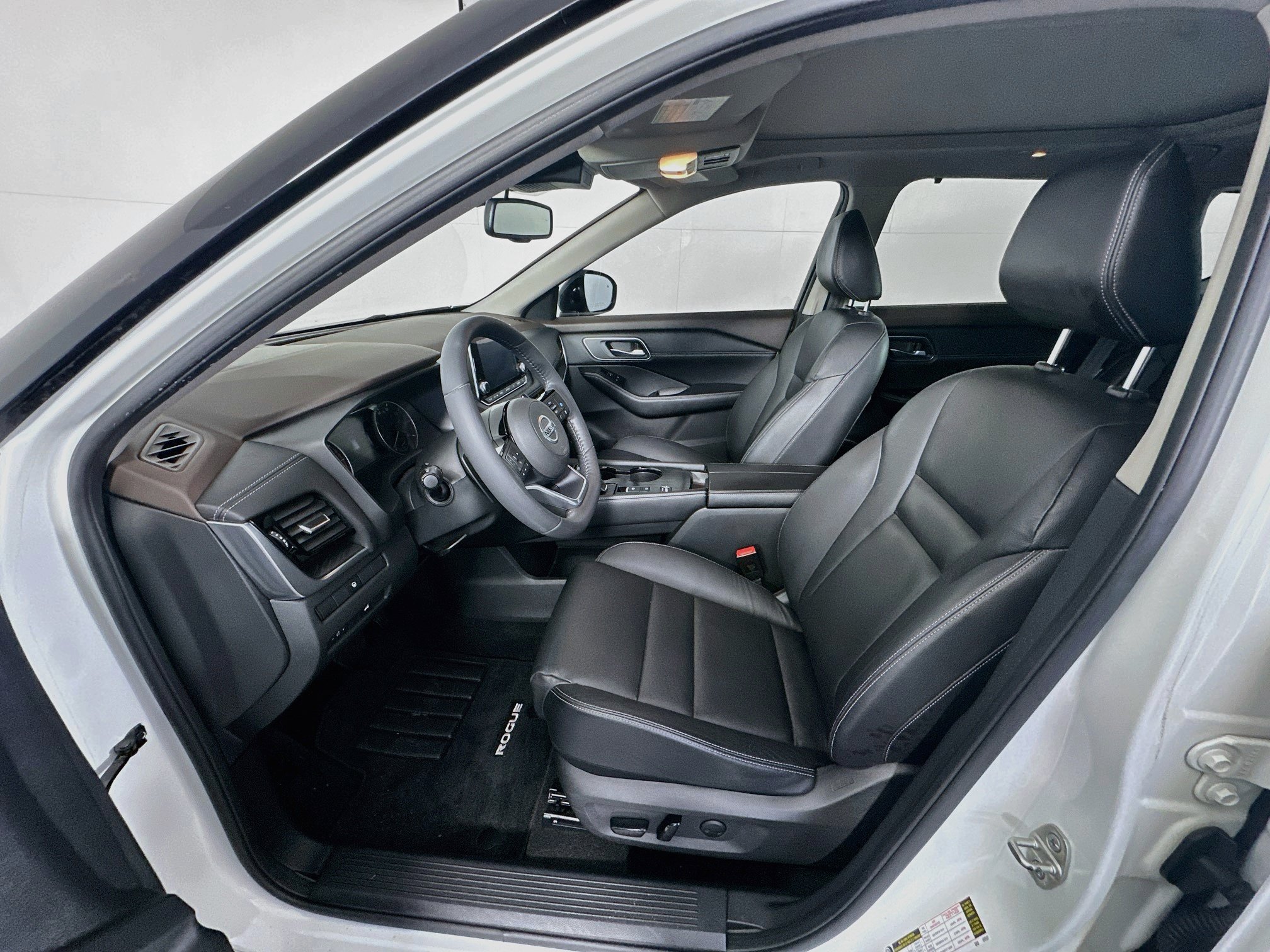 Used 2021 Nissan Rogue SL FWD image 13