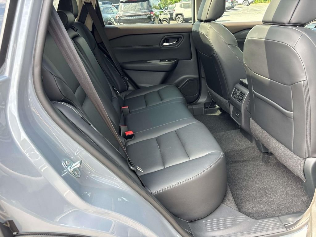 Used 2023 Nissan Rogue SL AWD/4WD image 15