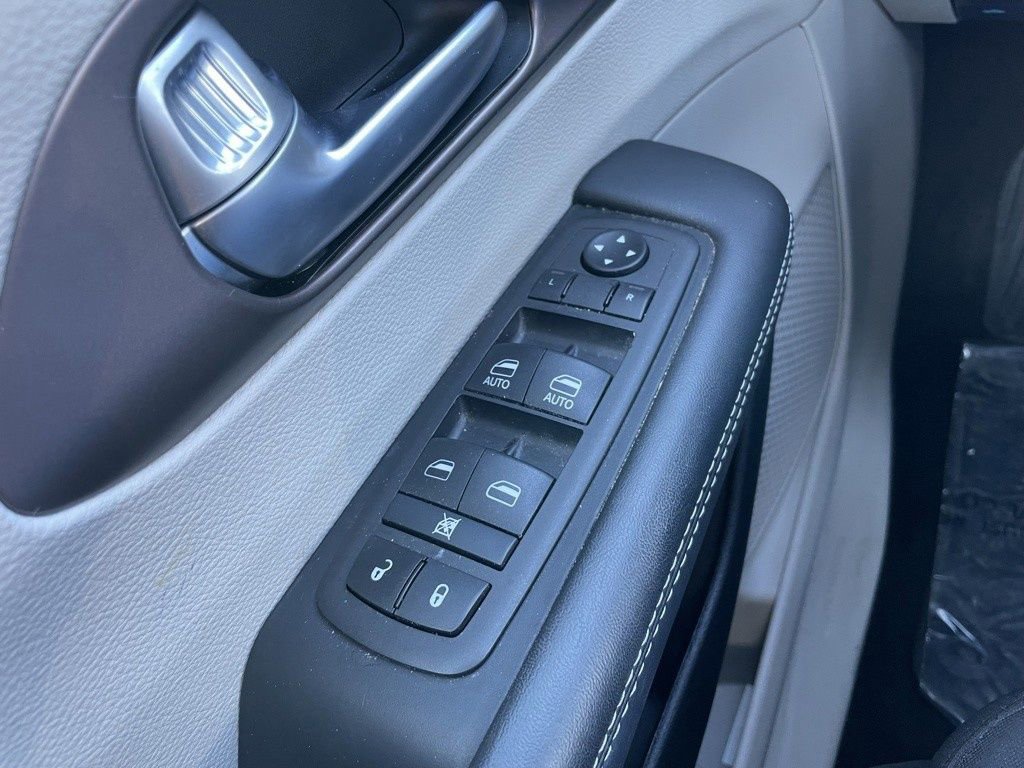 Used 2024 Chrysler Voyager LX image 26