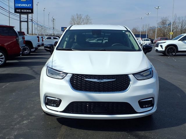 Used 2024 Chrysler Pacifica Touring-L FWD image 20