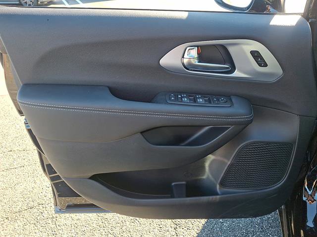 New 2026 Chrysler Pacifica Limited w/ S Appearance Package image 10
