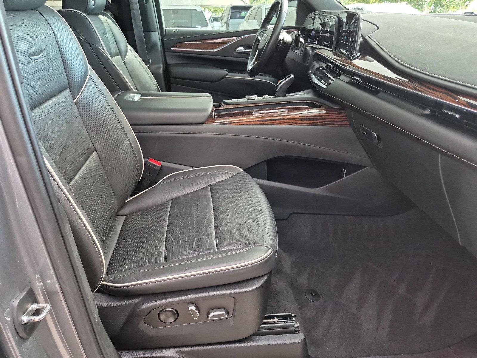 Used 2022 Cadillac Escalade ESV Premium Luxury AWD/4WD image 29