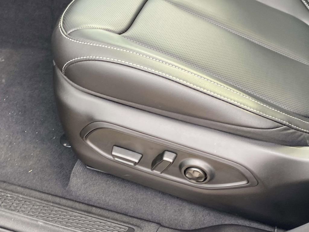 New 2026 Jeep Grand Cherokee Limited w/ Luxury Tech Group II image 15