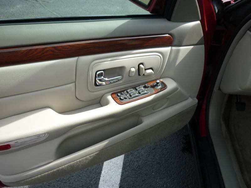 Used 1999 Cadillac De Ville Sedan w/ Comfort/Convenience Pkg image 10