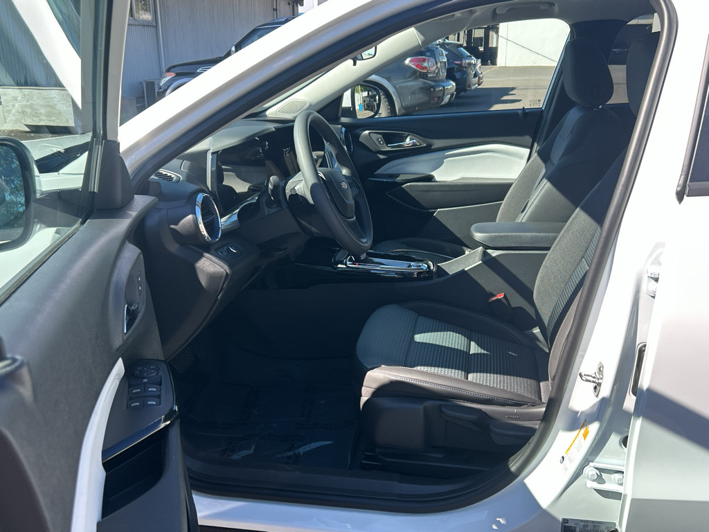 New 2026 Chevrolet Trax LT w/ Sunroof Package FWD image 12