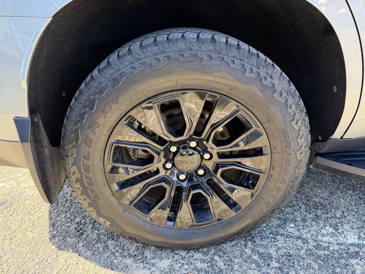 Used 2023 GMC Yukon SLT w/ SLT Luxury Package image 42