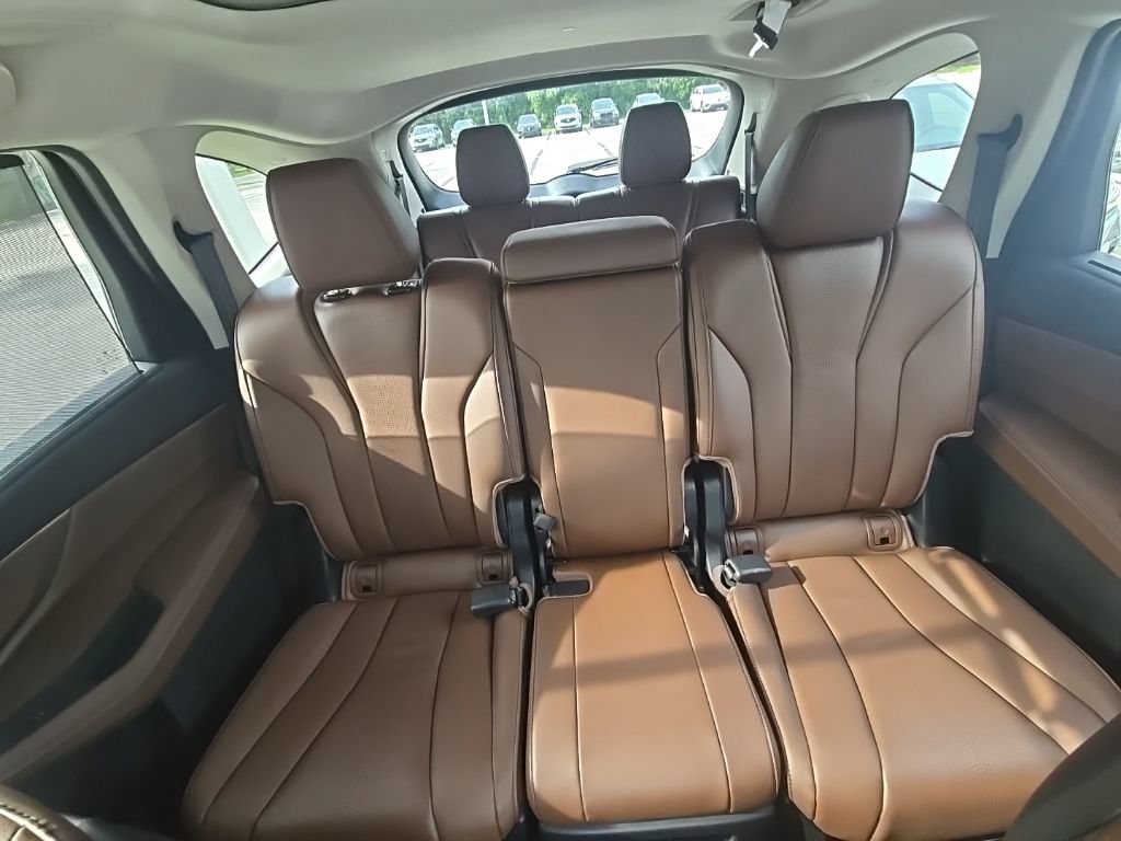 Used 2025 Acura MDX w/ Technology Package FWD image 32