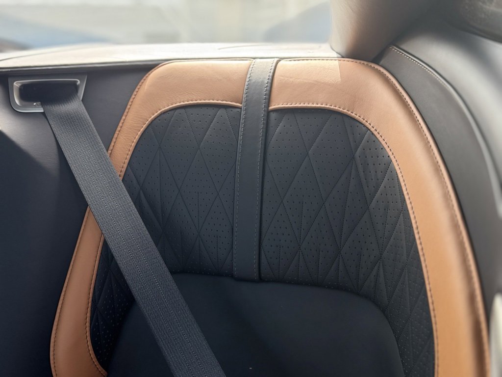 Used 2025 Aston Martin DB12 Coupe image 9