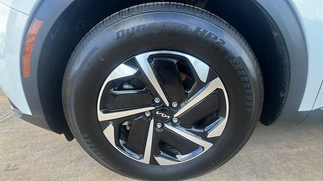 Used 2025 Kia Sportage LX FWD image 9