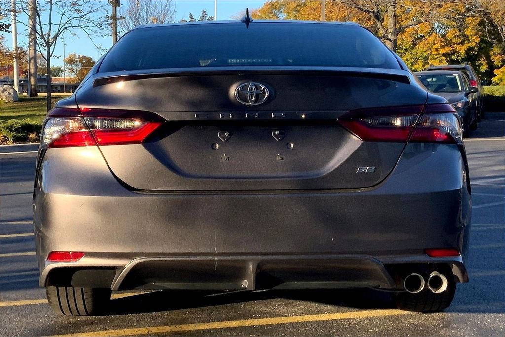 Used 2023 Toyota Camry SE image 3
