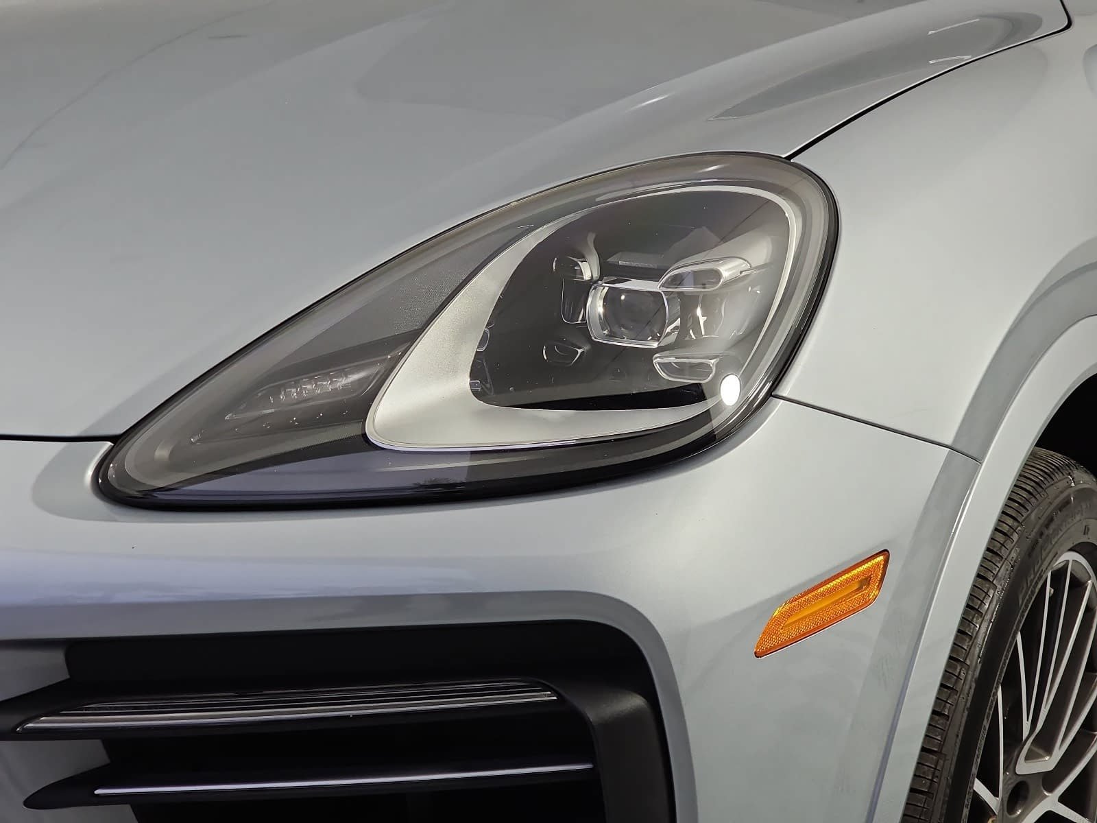 Used 2023 Porsche Cayenne Platinum Edition AWD/4WD image 31
