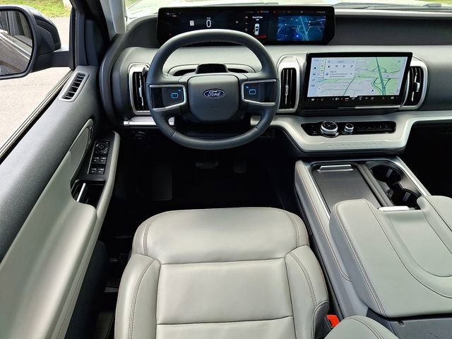 Used 2025 Ford Expedition Active image 11