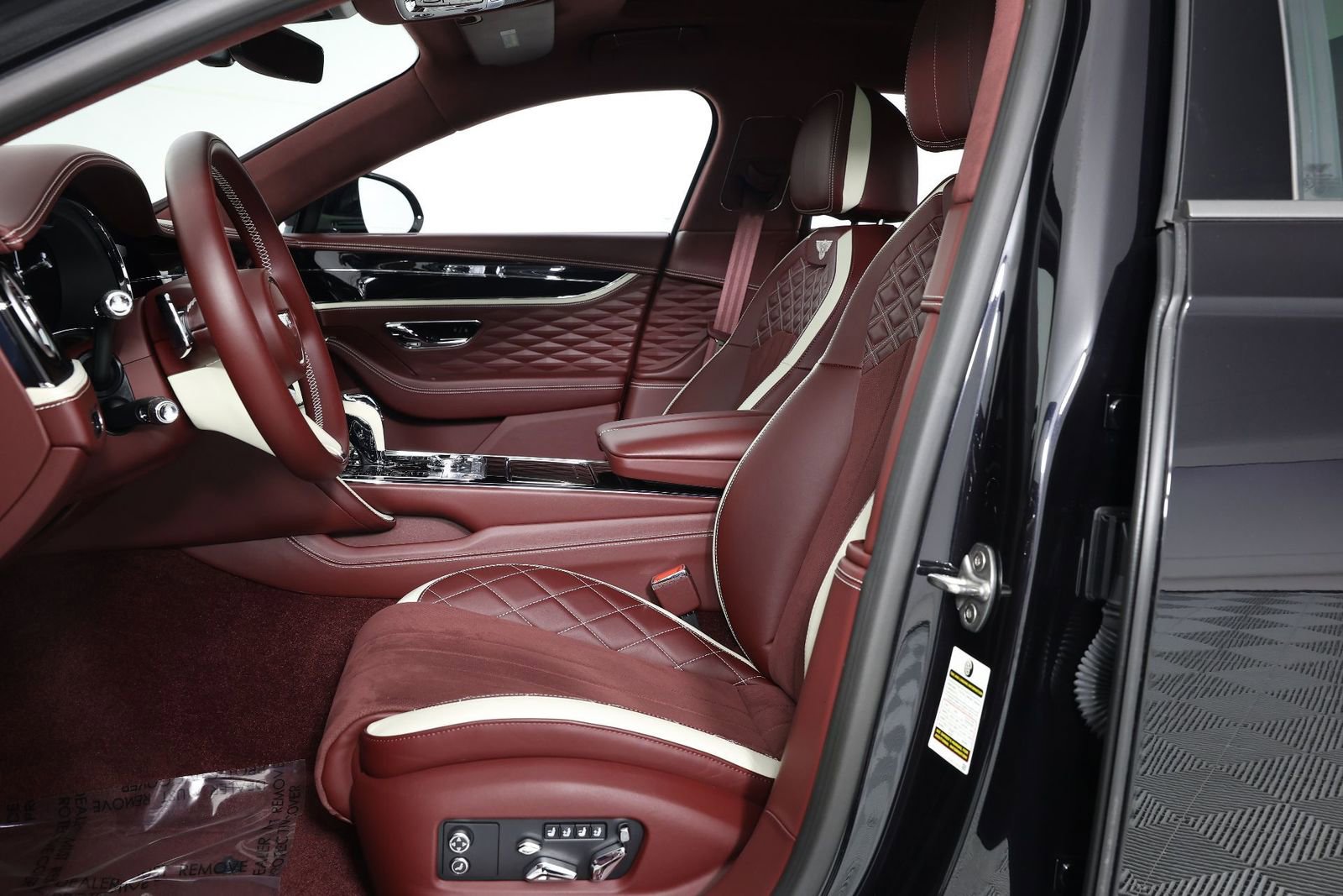 Used 2024 Bentley Flying Spur W12 AWD/4WD image 2
