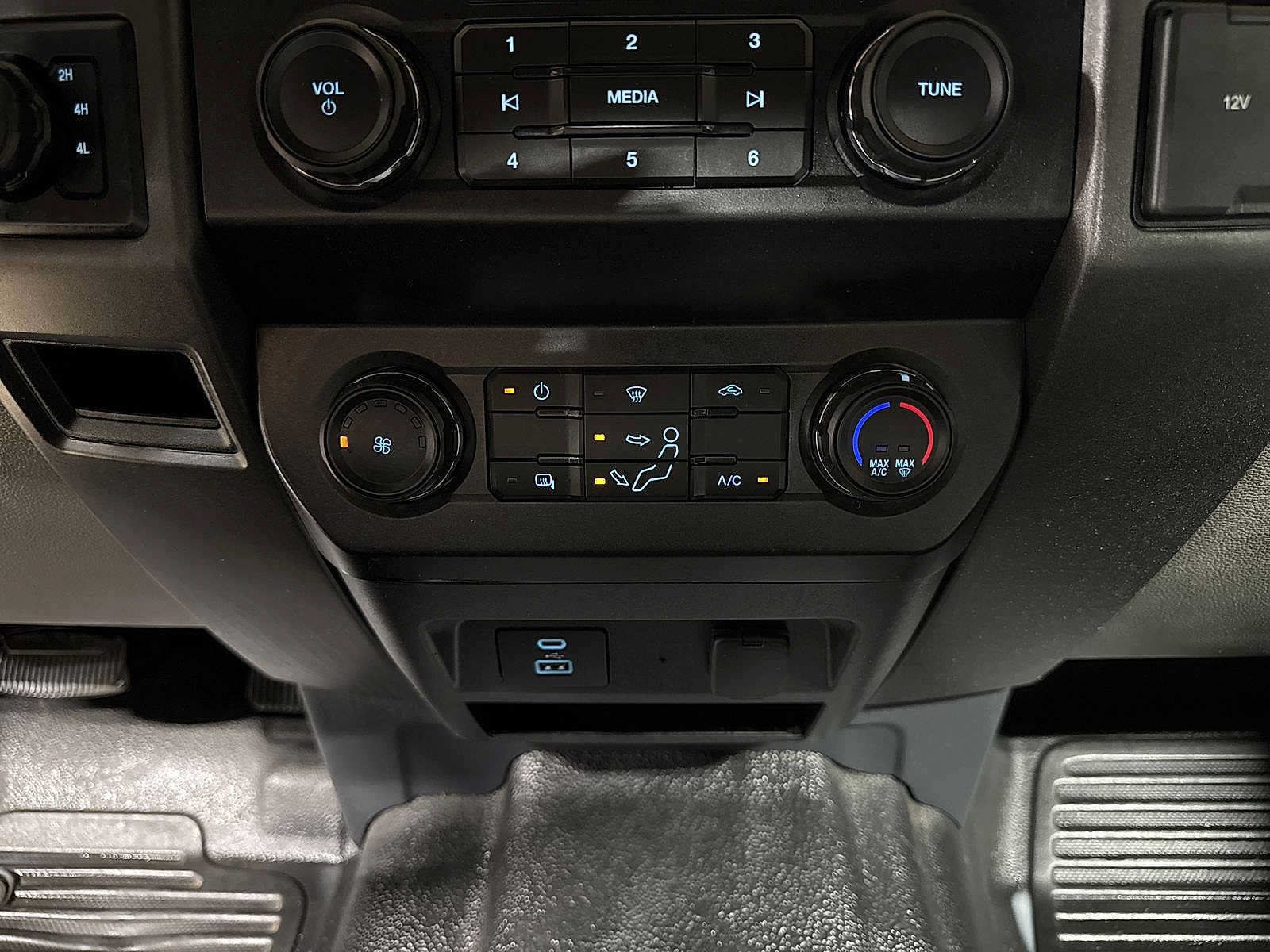 Used 2022 Ford F250 XL w/ Power Equipment Group AWD/4WD image 21