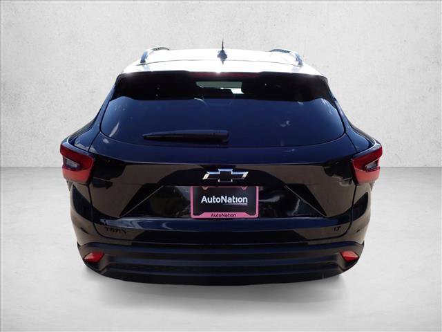 New 2026 Chevrolet Trax LT w/ Midnight Edition FWD image 3
