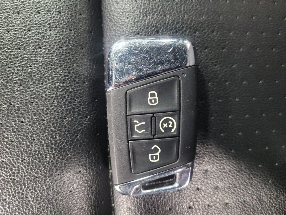 Used 2021 Volkswagen Atlas Cross Sport SE w/ V6 Towing Package image 32