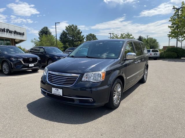 Used 2014 Chrysler Town & Country Touring-L w/ Driver Convenience Group FWD image 9