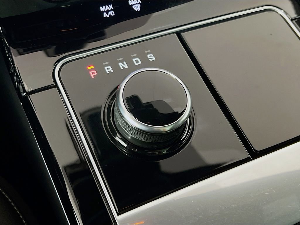 Used 2019 Land Rover Range Rover Velar R-Dynamic SE image 17