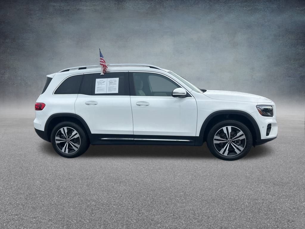Used 2025 Mercedes-Benz GLB 250 4MATIC image 3
